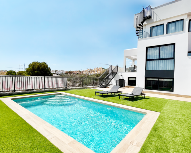 Image No.1-4 Bed Villa for sale