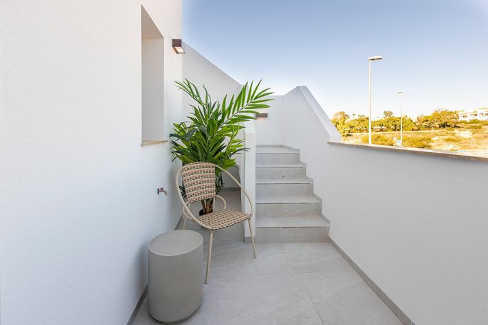 Image No.25-3 Bed Townhouse for sale