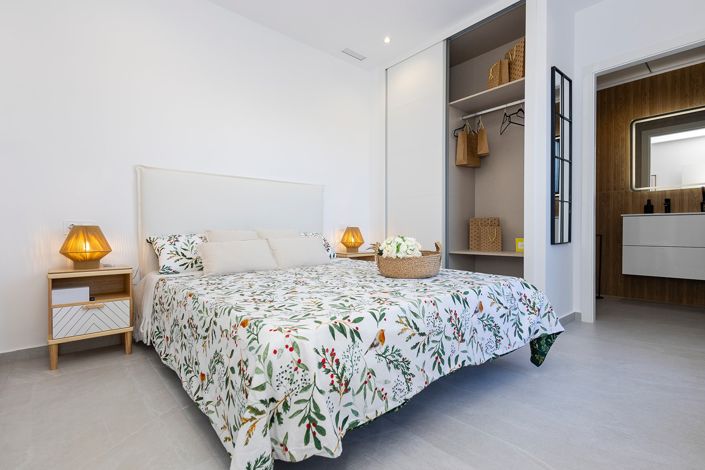 Image No.26-3 Bed Townhouse for sale