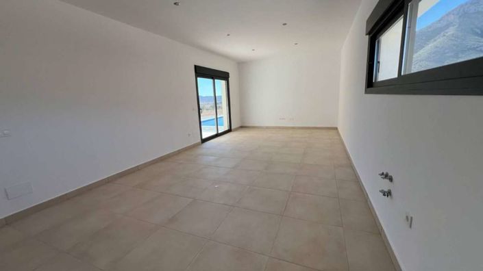 Image No.24-3 Bed Villa for sale