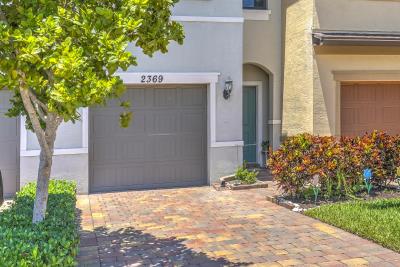 2369ByronSt-2