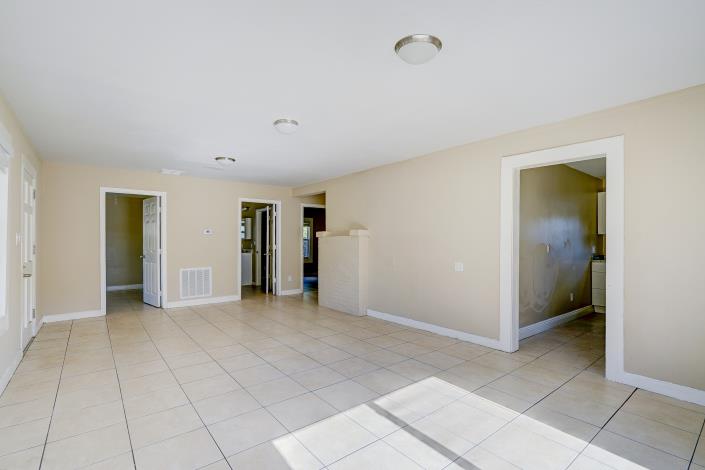 Image No.8-3 Bed House for sale