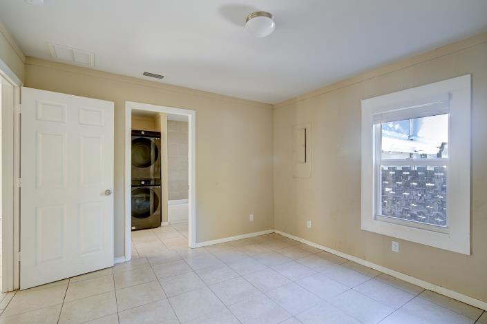 Image No.19-3 Bed House for sale