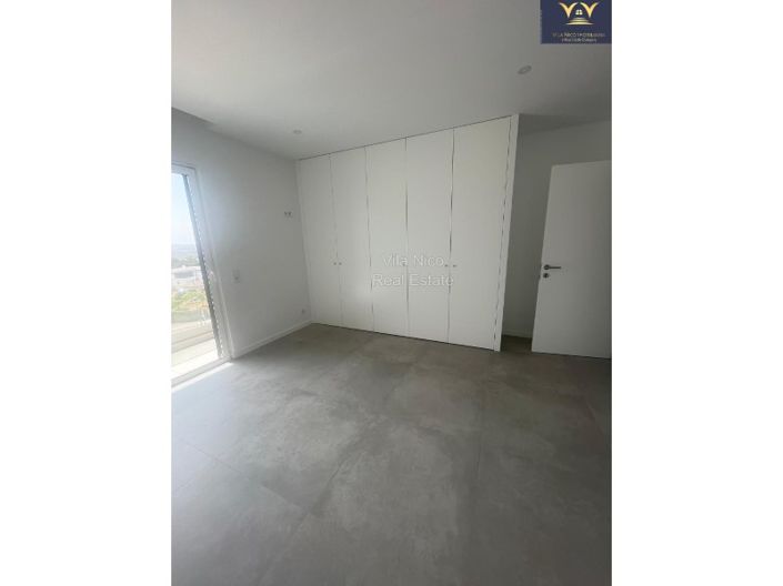 Image No.24-4 Bed House for sale