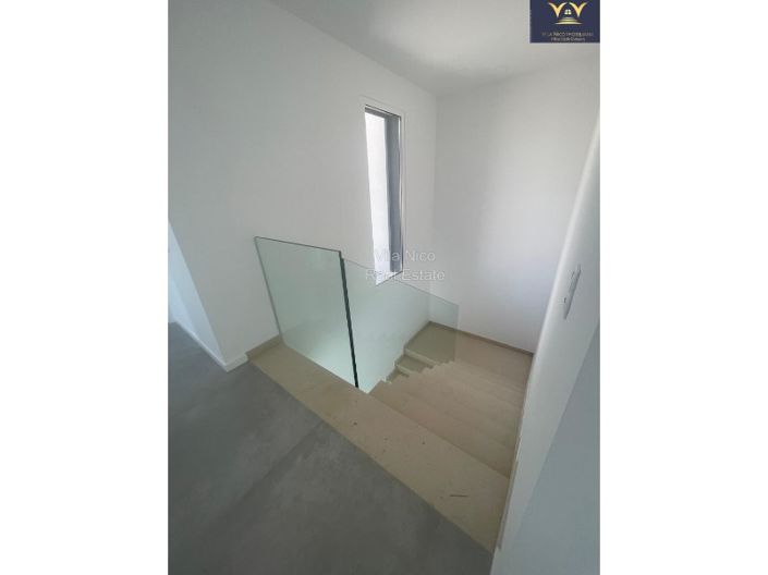 Image No.25-4 Bed House for sale