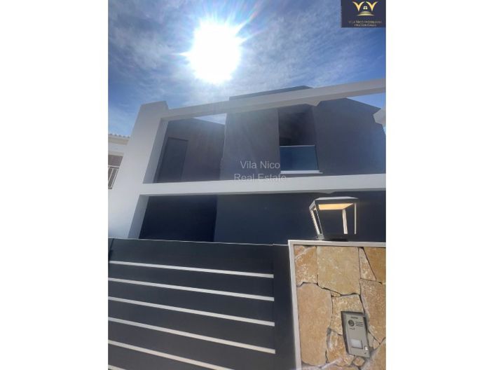 Image No.3-4 Bed House for sale