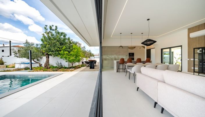 Image No.4-4 Bed Villa for sale