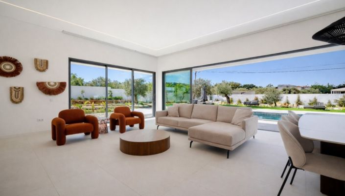 Image No.10-4 Bed Villa for sale