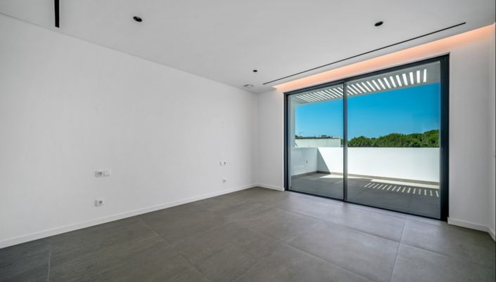 Image No.17-4 Bed Villa for sale