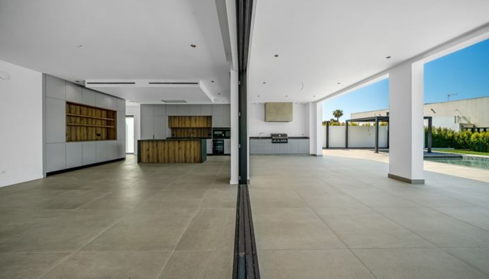 Image No.4-4 Bed Villa for sale