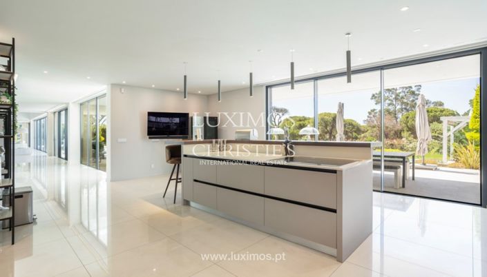 Image No.11-8 Bed Villa for sale