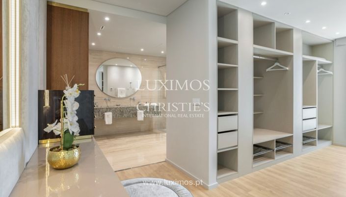 Image No.16-8 Bed Villa for sale