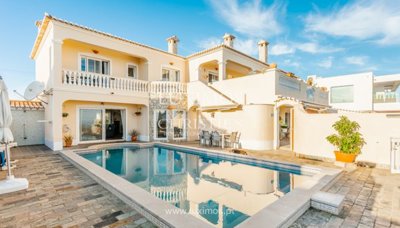5 Bed Villa for sale
