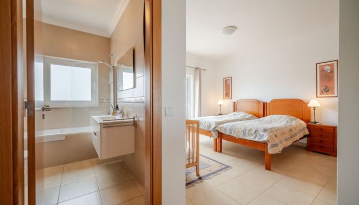 Image No.19-3 Bed Villa for sale