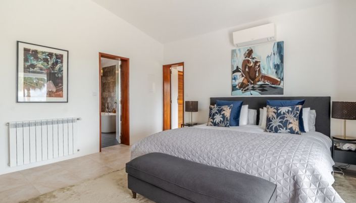 Image No.14-3 Bed Farmhouse for sale