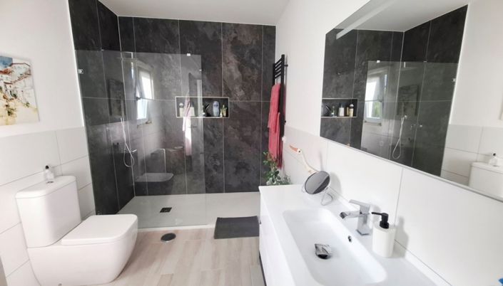 Image No.12-3 Bed Villa for sale