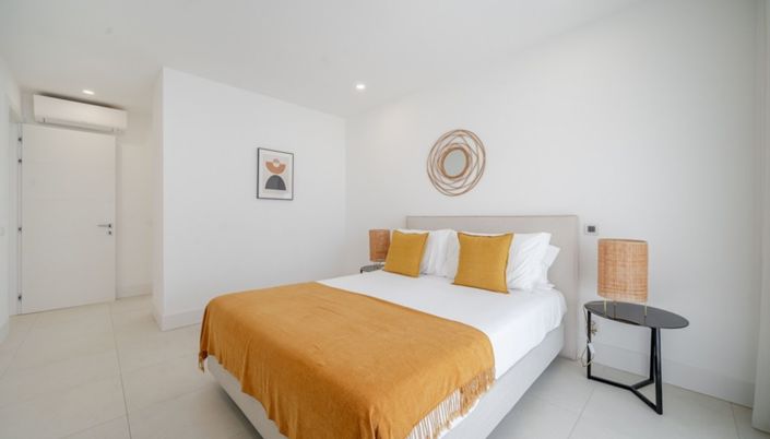 Image No.12-3 Bed Apartment for sale