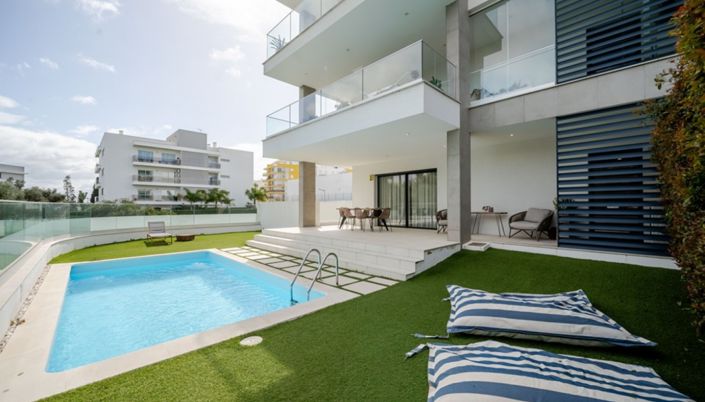 Image No.24-3 Bed Apartment for sale