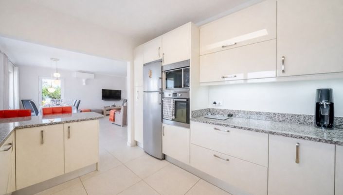 Image No.11-5 Bed Villa for sale