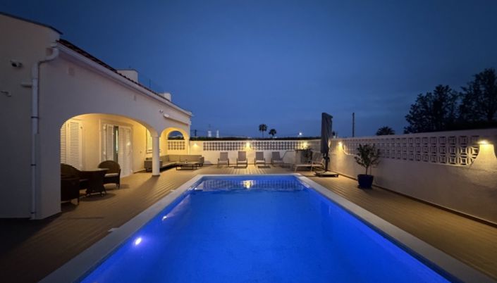 Image No.3-5 Bed Villa for sale
