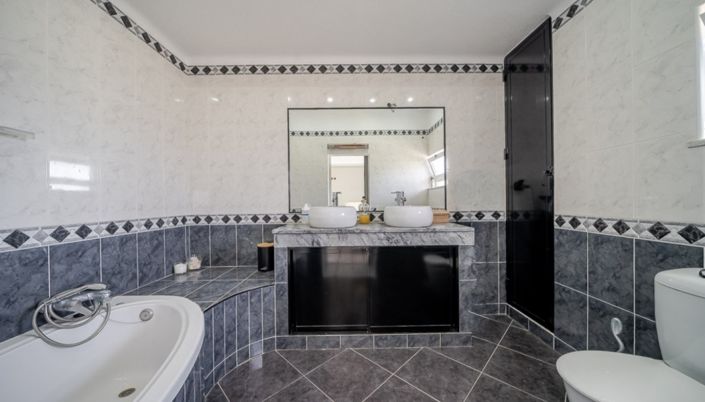 Image No.15-5 Bed Villa for sale