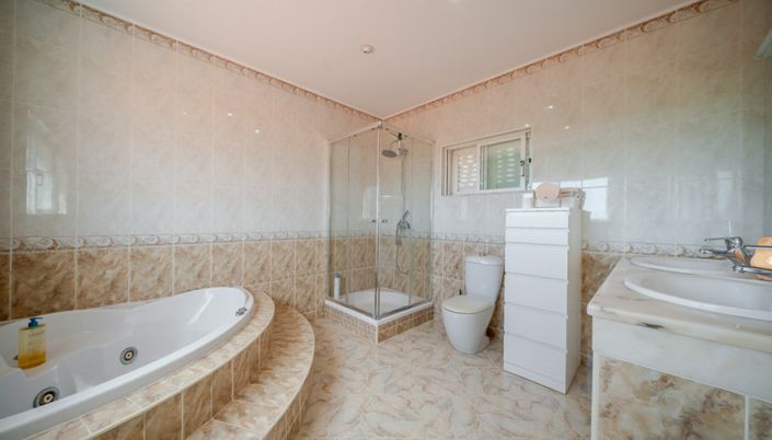 Image No.17-5 Bed Villa for sale