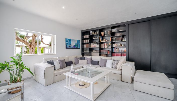 Image No.4-5 Bed Villa for sale