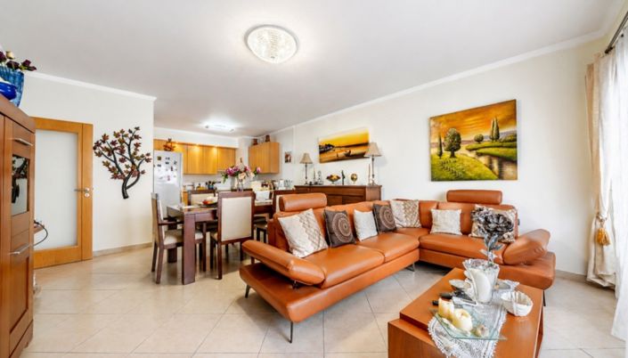 Image No.20-2 Bed Apartment for sale