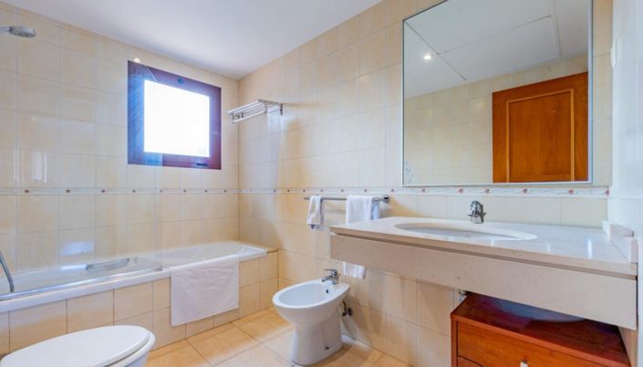 Image No.17-4 Bed Villa for sale
