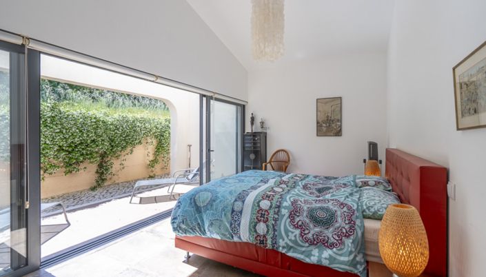 Image No.16-9 Bed Commercial for sale