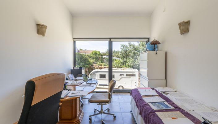 Image No.9-9 Bed Commercial for sale