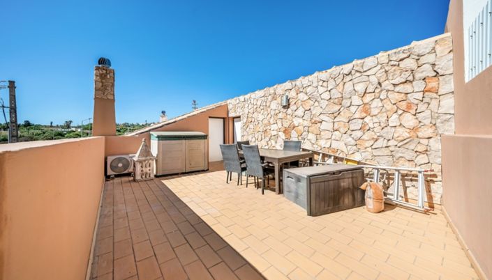 Image No.25-2 Bed Villa for sale