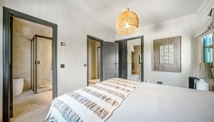 Image No.15-6 Bed Villa for sale