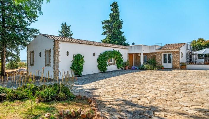 Image No.3-6 Bed Villa for sale