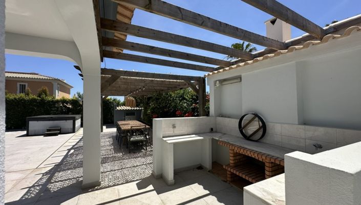 Image No.8-5 Bed Villa for sale