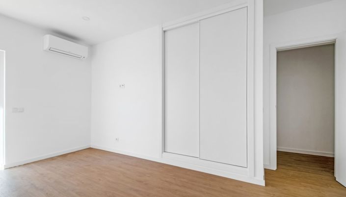 Image No.21-3 Bed Apartment for sale