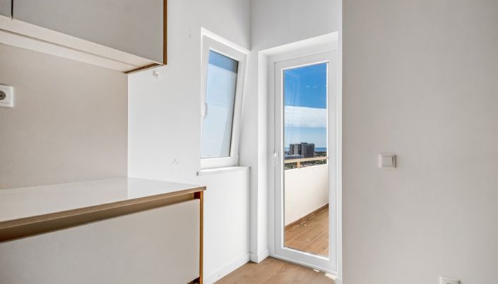 Image No.24-3 Bed Apartment for sale