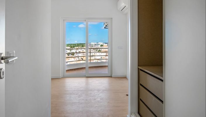 Image No.8-3 Bed Apartment for sale