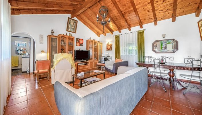 Image No.10-Villa for sale