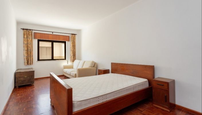 Image No.12-5 Bed Apartment for sale