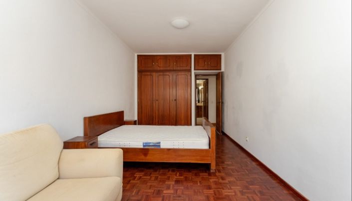 Image No.14-5 Bed Apartment for sale