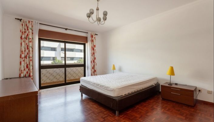 Image No.21-5 Bed Apartment for sale