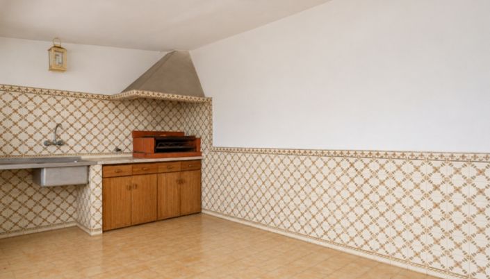 Image No.24-5 Bed Apartment for sale