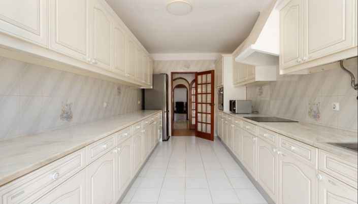 Image No.10-5 Bed Apartment for sale
