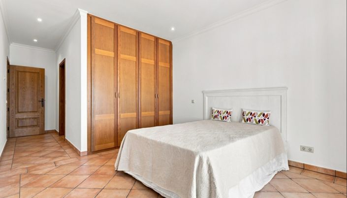 Image No.22-4 Bed Villa for sale
