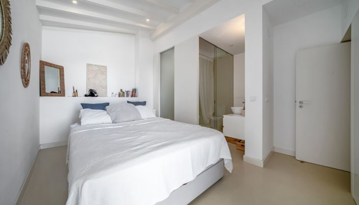 Image No.10-5 Bed Villa for sale