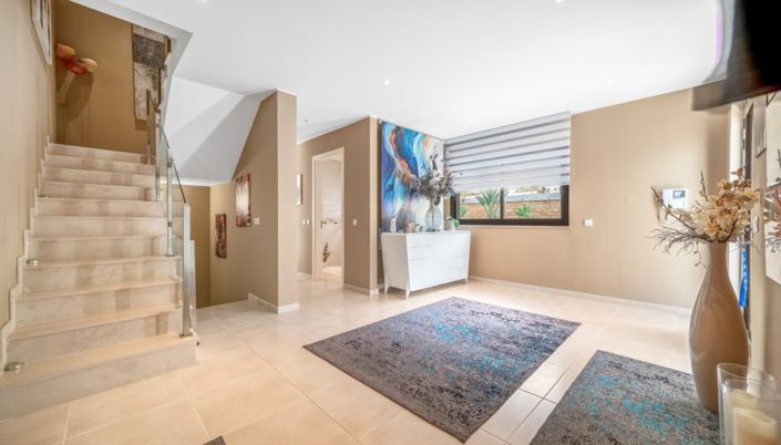 Image No.3-4 Bed Villa for sale