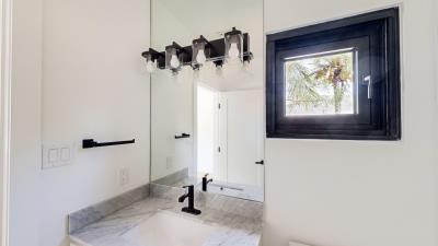 Saddlewood-Estates-H4-Bathroom-scaled