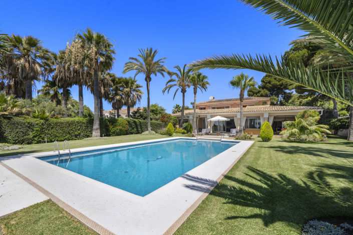 Image No.1-Villa de 9 chambres à vendre à Estepona