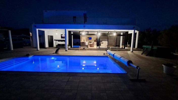 Image No.1-5 Bed Property for sale